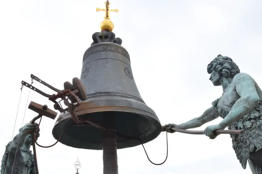 Glocke des Uhrturms oder der Mauren in Venedig