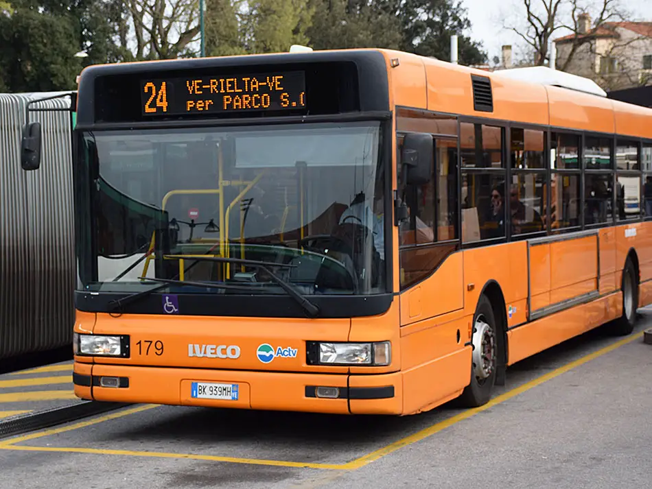 Autobus Linea 24H Actv Venezia Favaro